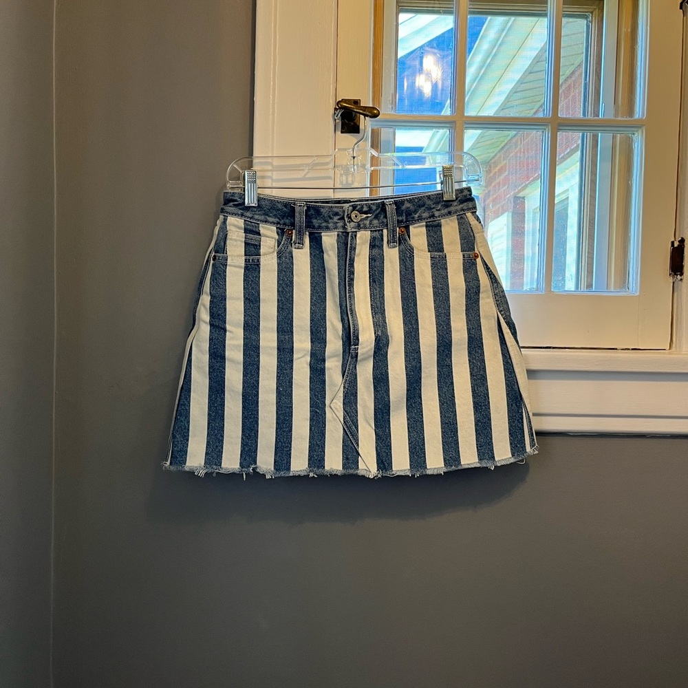 A&F Natural Rise Denim Skirt - Vertical Blue and White Stripes - Size 27/4